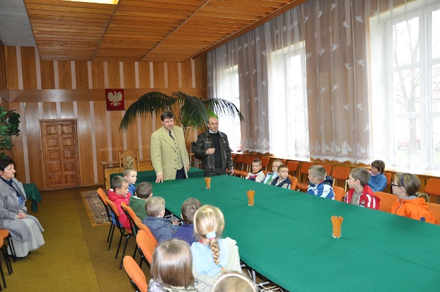 Wizyta uczniów w urzędzie gminy