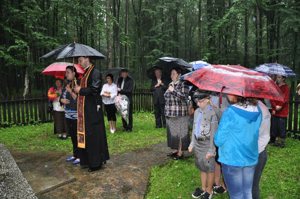 Nabożeństwo przy pomniku w Waśkach